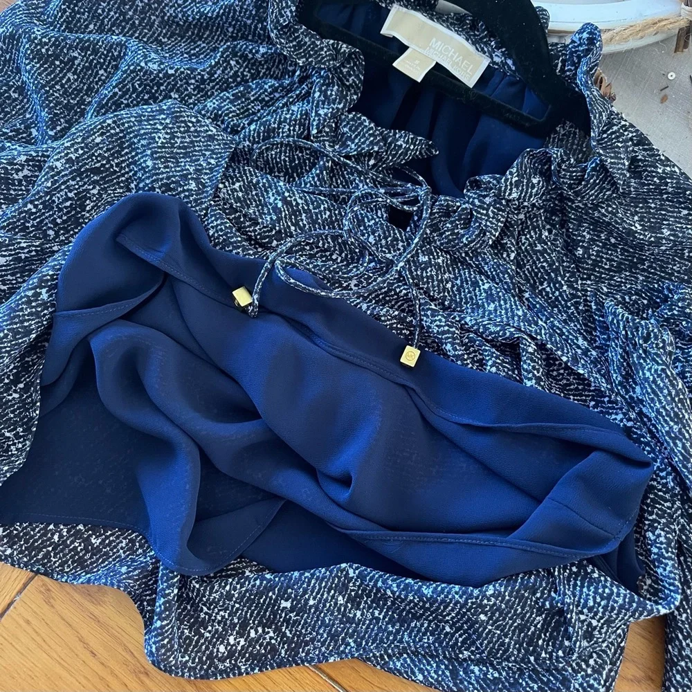 MICHAEL KORS Navy Blue Long Sleeve Lined Blouse Elastic Cuffs With Gold …